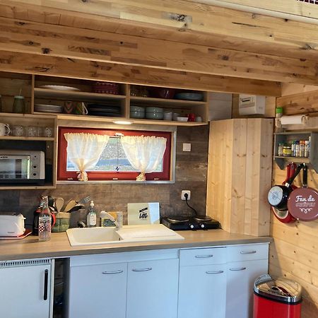 La P'Tite Maison Bois Du Herisson Menetrux-en-Joux Exteriör bild