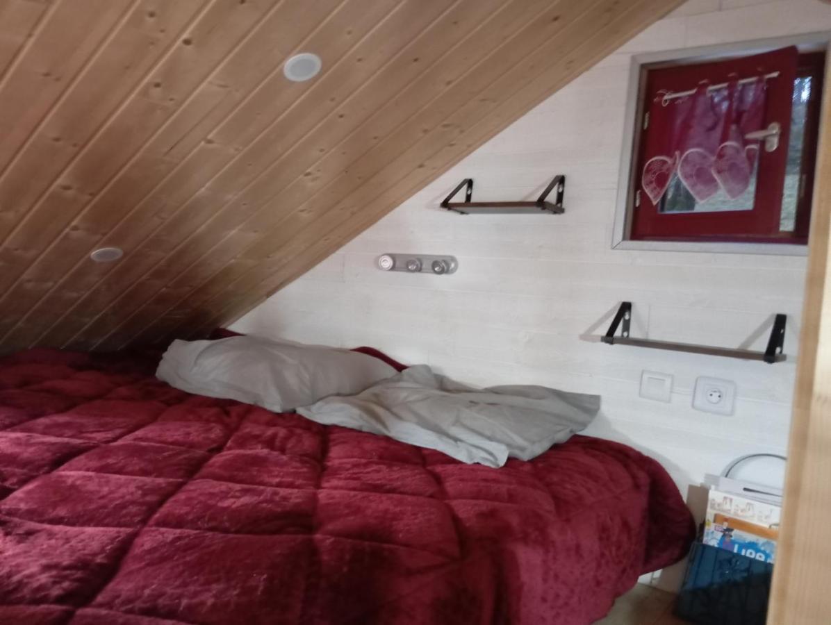 La P'Tite Maison Bois Du Herisson Menetrux-en-Joux Exteriör bild
