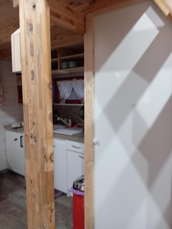 La P'Tite Maison Bois Du Herisson Menetrux-en-Joux Exteriör bild