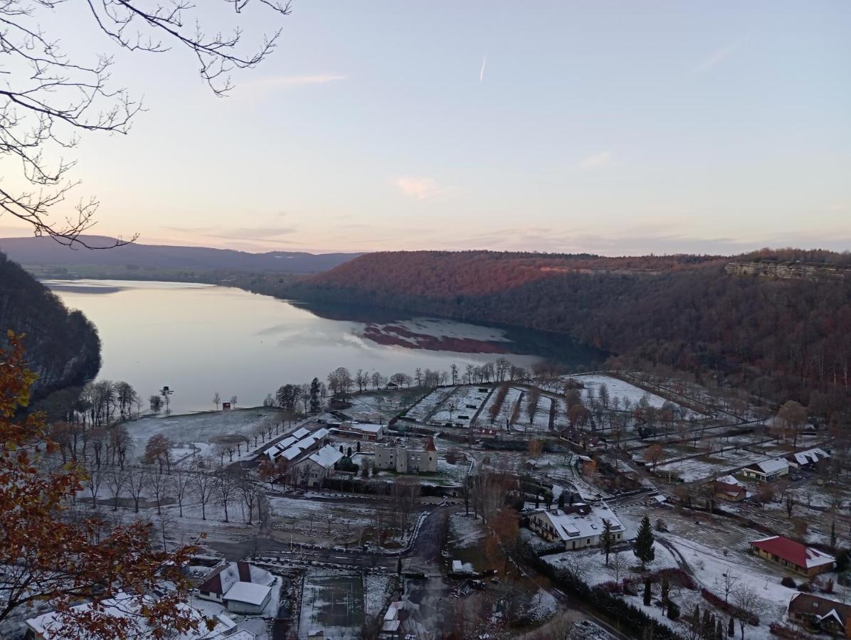 La P'Tite Maison Bois Du Herisson Menetrux-en-Joux Exteriör bild