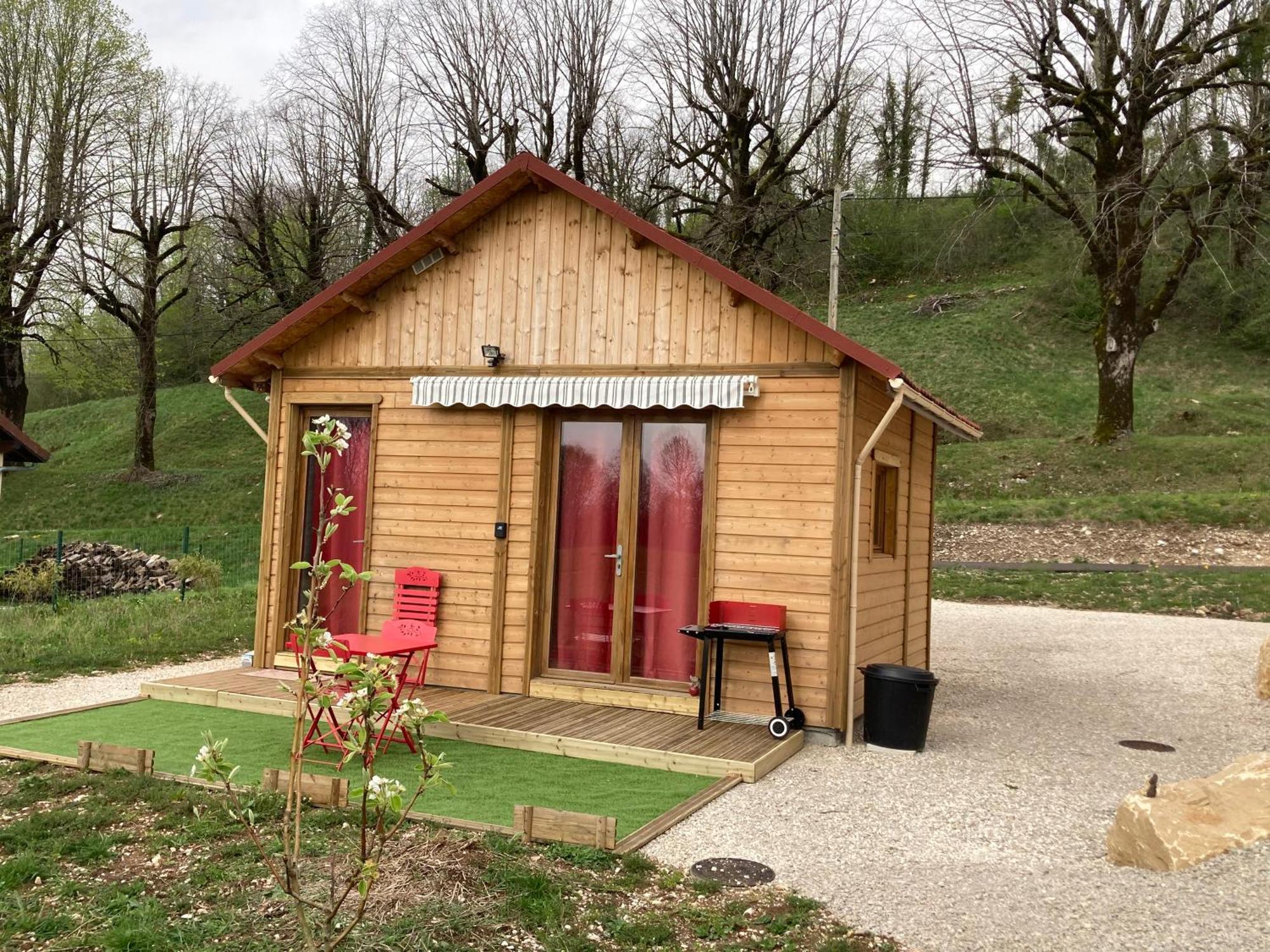 La P'Tite Maison Bois Du Herisson Menetrux-en-Joux Exteriör bild